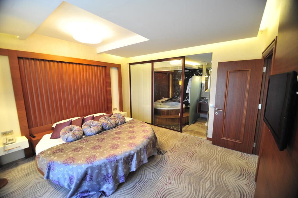 Grand Cenas Hotel Agri Room photo